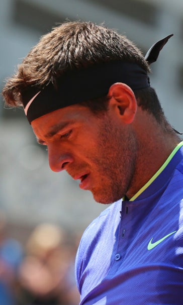 Helped by key double-fault, Murray tops del Potro in Paris